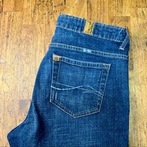 Wrangler | Dark Wash Jeans | Bootcut | Aura Style | Denim